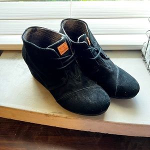 Women’s size 12- Toms black wedge ankle booties.